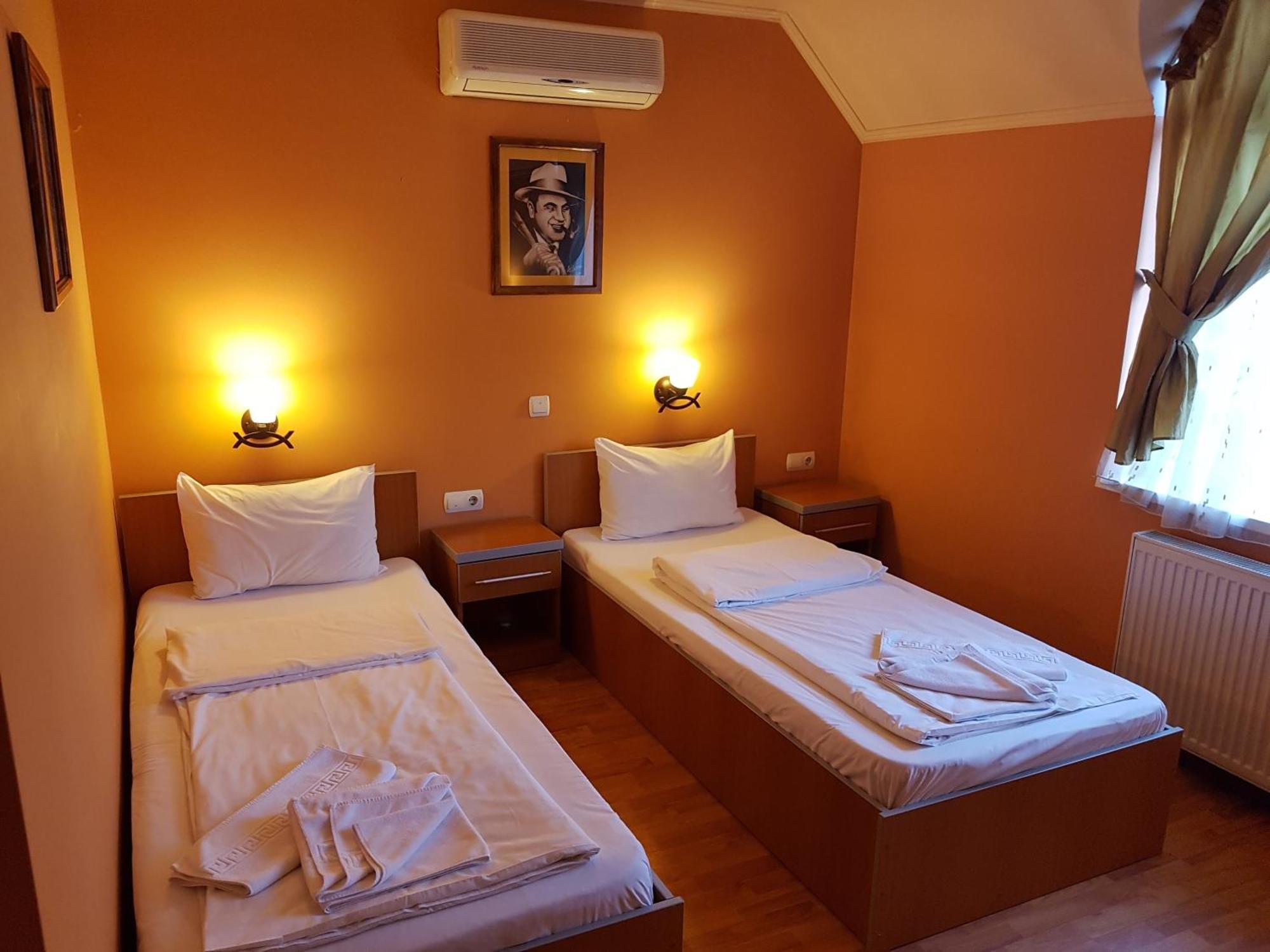 Motel Al Capone Satu Mare Ngoại thất bức ảnh
