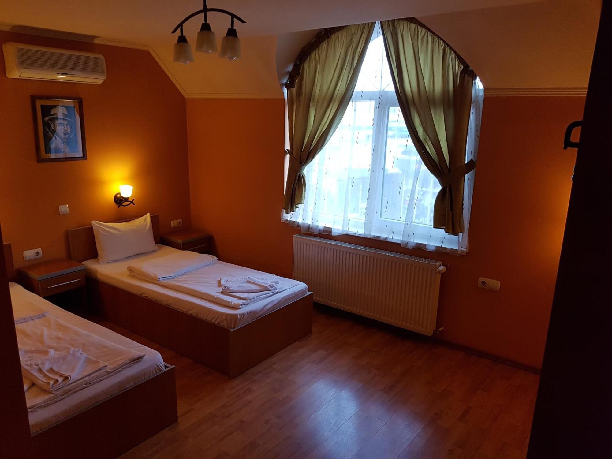 Motel Al Capone Satu Mare Ngoại thất bức ảnh
