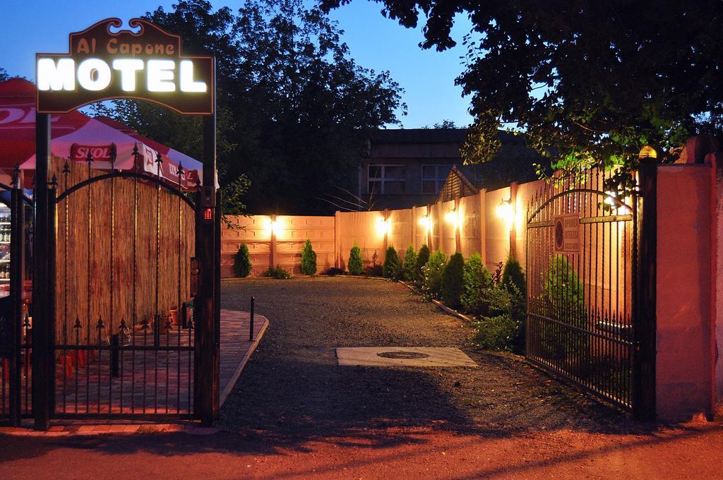 Motel Al Capone Satu Mare Ngoại thất bức ảnh