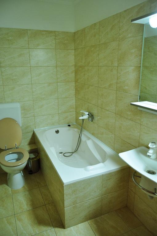 Motel Al Capone Satu Mare Phòng bức ảnh