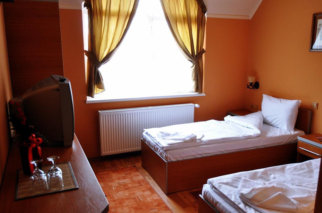 Motel Al Capone Satu Mare Phòng bức ảnh