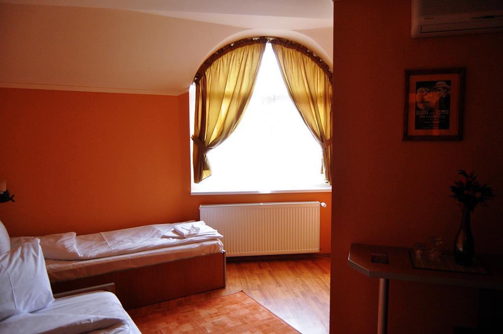 Motel Al Capone Satu Mare Phòng bức ảnh